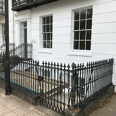 The Apartment, Lower Ground Floor, Clarendon Place 레밍톤 외부 사진